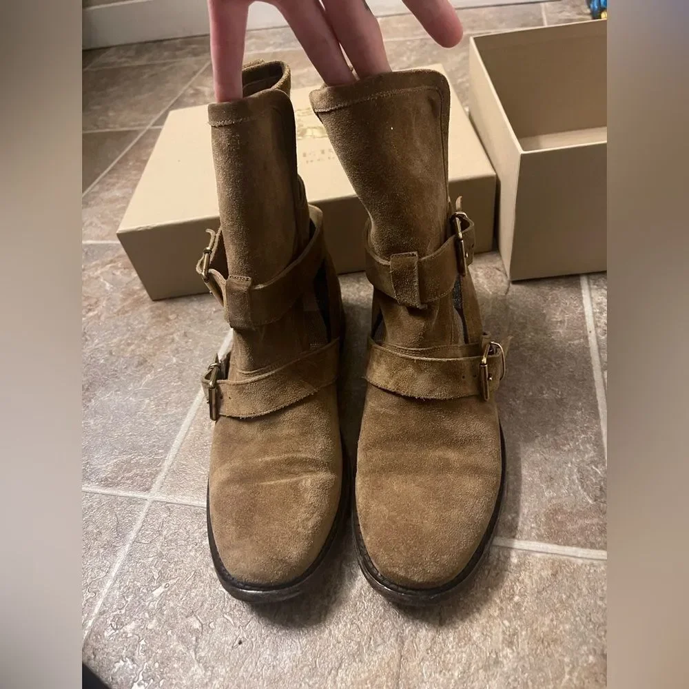 Burberry Boots - Picture 5 of 10